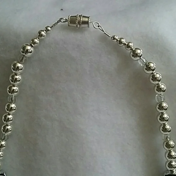 Angel and roses white & silver beaded necklace - Picture 2 of 3